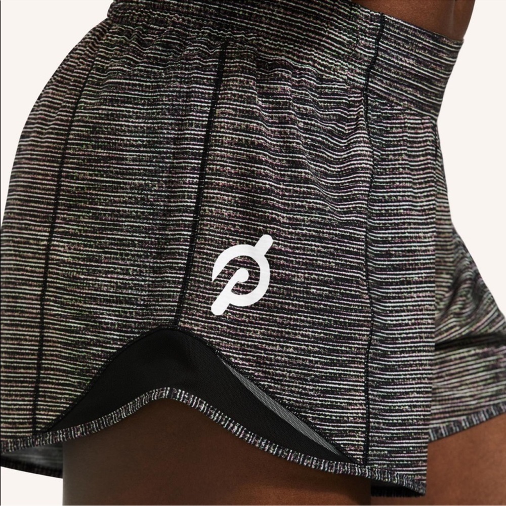 Lululemon Peloton Women's Black Heathered Stripe Active Shorts Size 6Tall